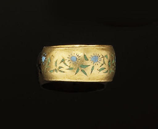 A 19TH CENTURY GOLD AND ENAMEL POSY RING