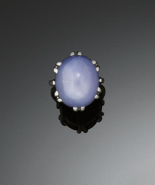 A STAR SAPPHIRE SINGLE STONE RING