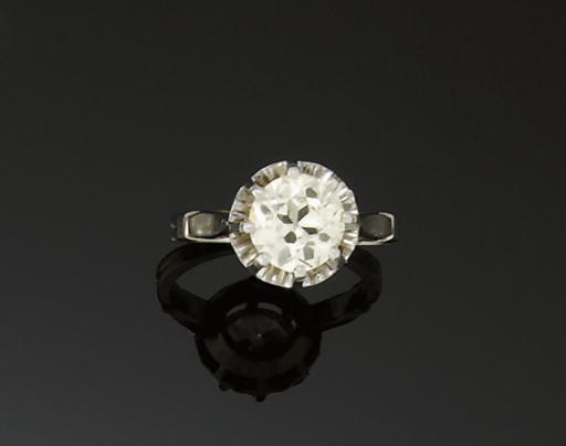 A diamond single stone ring