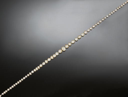 A pearl necklace
