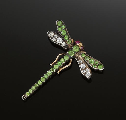 A LATE 19TH CENTURY DEMANTOID GARNET AND DIAMOND DRAGONFLY BROOCH