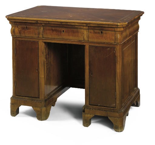A SOUTH ITALIAN WALNUT KNEEHOLE DESK