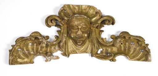 AN ITALIAN CARVED GILTWOOD CRESTING