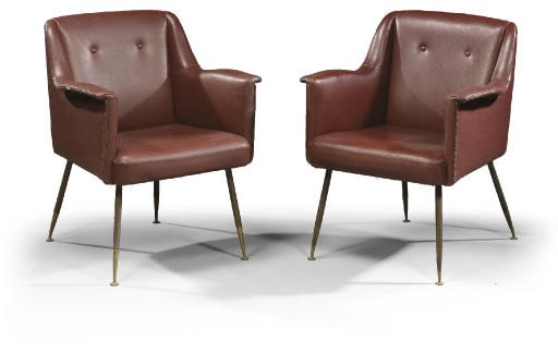 A PAIR OF ITALIAN LEATHERETTE UPHOLSTERED LOUNGE CHAIRS