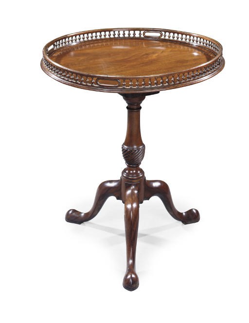 A GEORGE III MAHOGANY TRIPOD TABLE