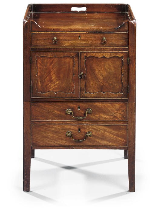 A GEORGE III MAHOGANY BEDSIDE CUPBOARD