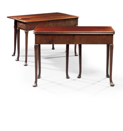A PAIR OF GEORGE I MAHOGANY DROP-LEAF TABLES