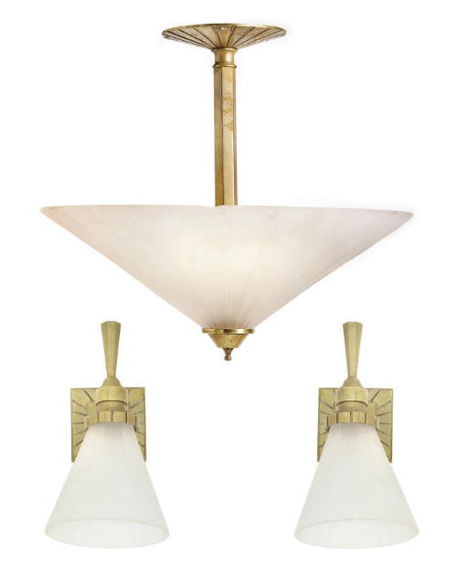 A MATCHING GILT BRONZE AND FROSTED GLASS CEILING SHADE AND WALL LIGHTS