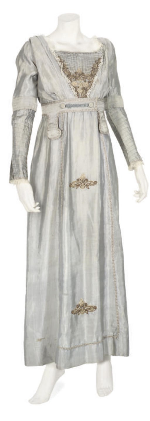 AN ICE BLUE SILK DAY DRESS, CIRCA 1912-15