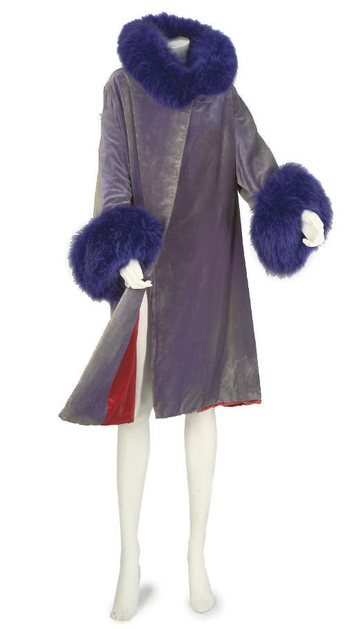 WORTH, A COAT OF MAUVE SILK VELVET, CIRCA 1925-26