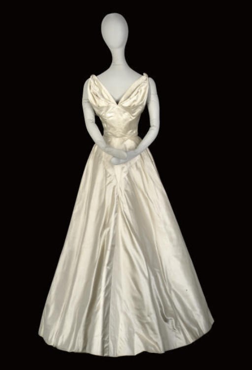 HARDY AMIES, AN OYSTER WHITE SATIN GOWN