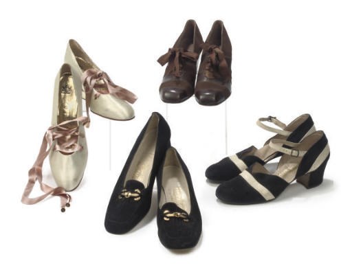 A LARGE COLLECTION OF LADIES SHOES