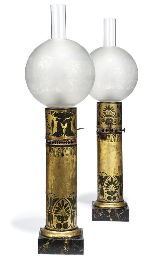 A PAIR OF CHARLES X PARCEL-GILT TÔLE PEINTE OIL LAMPS