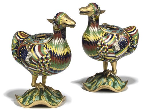 A PAIR OF CHINESE CLOISONNÉ ENAMEL CENSERS AND COVERS