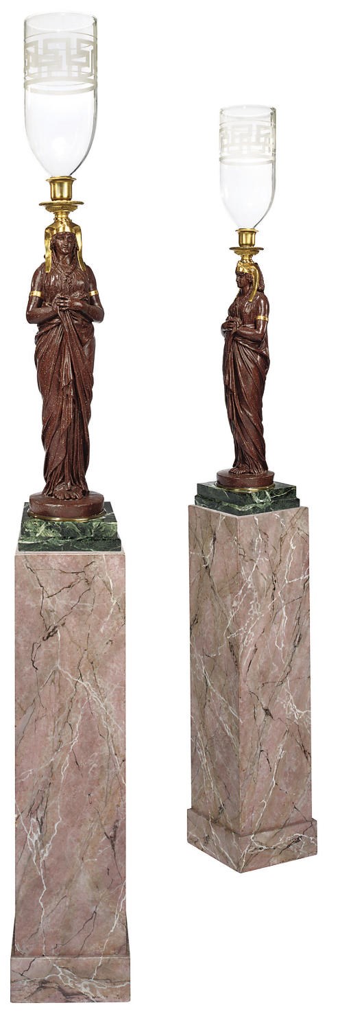 A PAIR OF SIMULATED PORPHYRY PLASTER TABLE LAMPS ON SIMULATED MARBLE COLUMNS