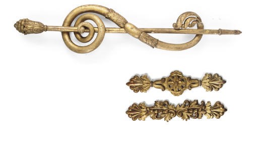 AN ITALIAN GILTWOOD PELMET CARVING