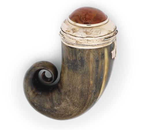 A GEORGE III SCOTTISH GOLD-MOUNTED HORN SNUFF-MULL