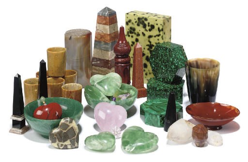 A GROUP OF HARDSTONE AND MARBLE OBJECTS