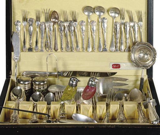 AN ASSEMBLED GROUP OF SILVER-PLATED AND SILVER FLATWARE,