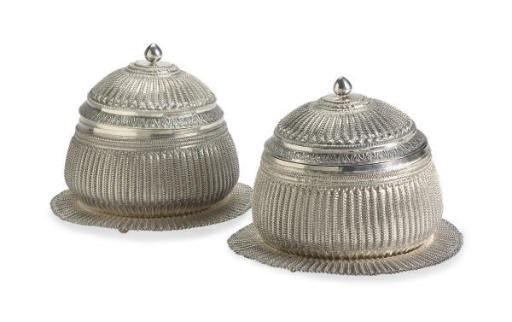 A PAIR OF SILVER BOWLS, COVERS, AND STANDS,