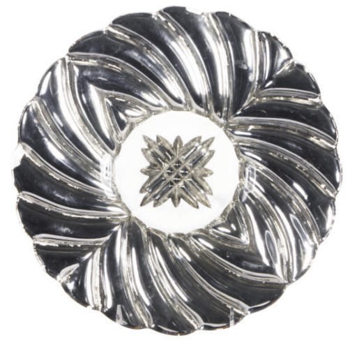 A SET OF SILVER LUSTER GLASS PLATES IN TWO SIZES,