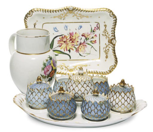 A GROUP OF ENGLISH PORCELAIN WARES,