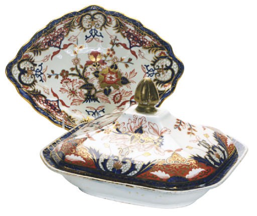 AN ASSEMBLED GROUP OF ENGLISH PART SERVICES IN THE 'KING'S' PATTERN,