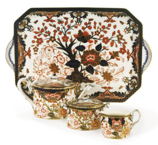 AN ASSEMBLED ENGLISH IMARI PORCELAIN PART TEA SERVICE,