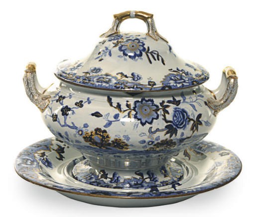 AN ENGLISH IRONSTONE TUREEN, COVER, STAND, AND TWO OBLONG-OCTAGONAL PLATTERS,