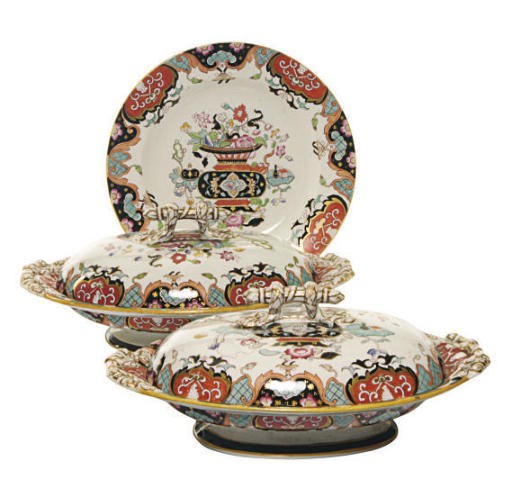 AN ENGLISH IRONSTONE CHINOISERIE PART DINNER SERVICE,