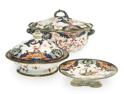 TWO ENGLISH IMARI 'KINGS' PATTERN PART SERVICES,