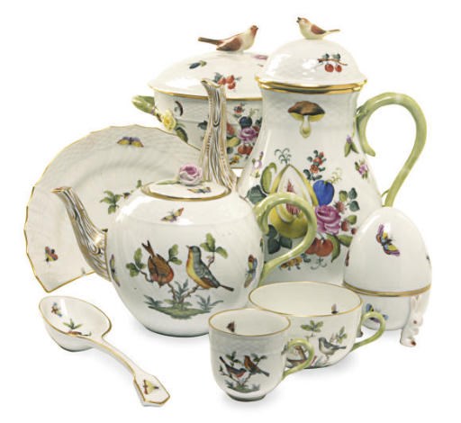 AN ASSEMBLED HUNGARIAN PORCELAIN PART TEA AND COFFEE SERVICE,