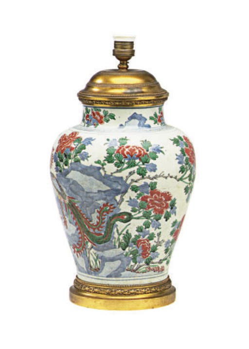 A CHINESE PORCELAIN VASE MOUNTED AS A LAMP,