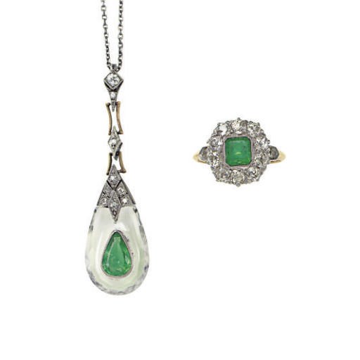 A GROUP OF EMERALD, DIAMOND, ROCK CRYSTAL AND GOLD JEWELRY