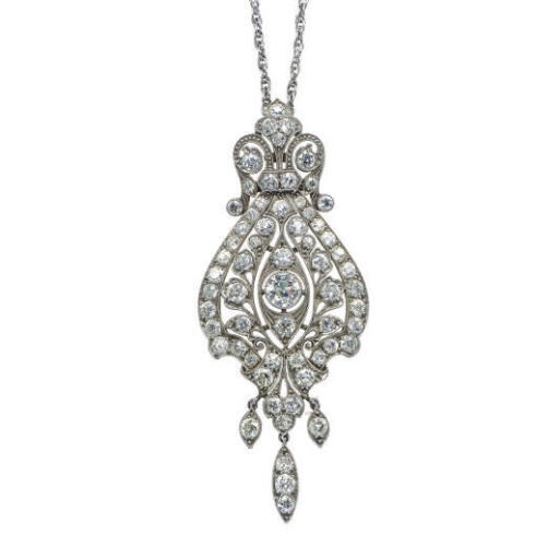 A DIAMOND AND PLATINUM PENDANT NECKLACE