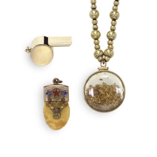 A GROUP OF GOLD JEWELRY