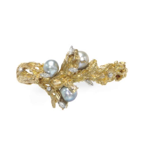 A BAROQUE CULTURED PEARL, DIAMOND AND 18K GOLD BRACELET