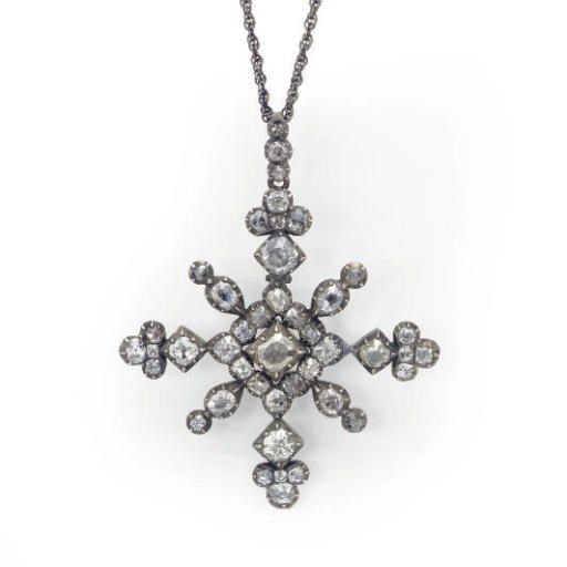 AN ANTIQUE DIAMOND AND GOLD CROSS PENDANT NECKLACE