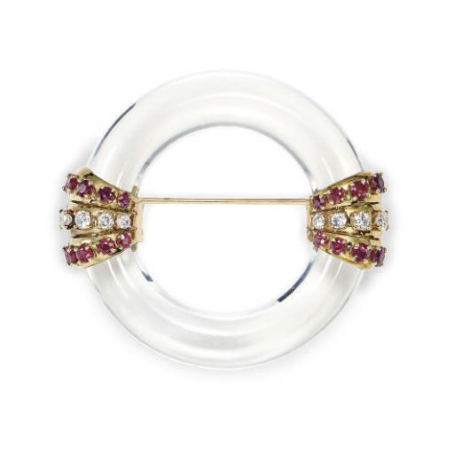 A ROCK CRYSTAL, RUBY, DIAMOND AND 18K GOLD CIRCLE BROOCH