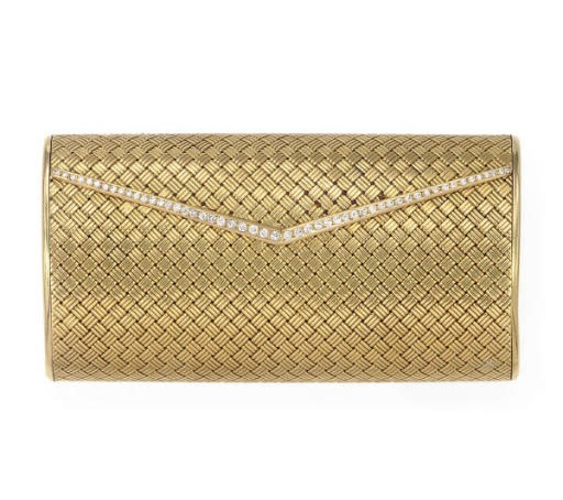 AN 18K GOLD CIGARETTE HOLDER, BY CARTIER