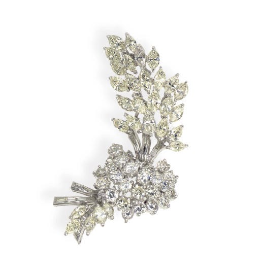 A DIAMOND AND PLATINUM BROOCH