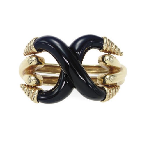 A GROUP OF DIAMOND, ONYX AND 18K GOLD JEWELRY