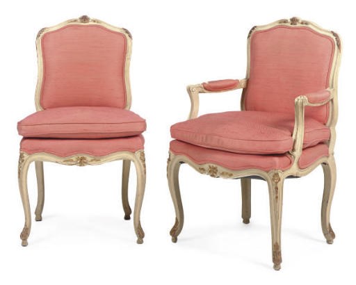 A SUITE OF GREY-PAINTED AND PARCEL-GILT SEAT FURNITURE,