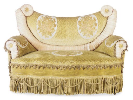 A VICTORIAN UPHOLSTERED SERPENTINE SETTEE,