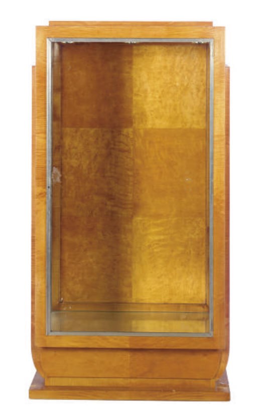 A FRENCH ART DECO SYCAMORE VITRINE,