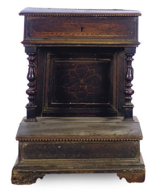 AN ITALIAN WALNUT MARQUETRY PRIE DIEU,