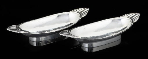 CECIL WALKER; PAIR OF TWIN-HANDLED DISHES