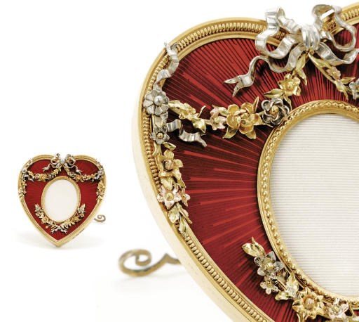 A four-colour gold mounted guilloché enamel photograph frame