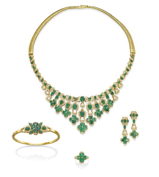 A SUITE OF EMERALD AND DIAMOND JEWELLERY