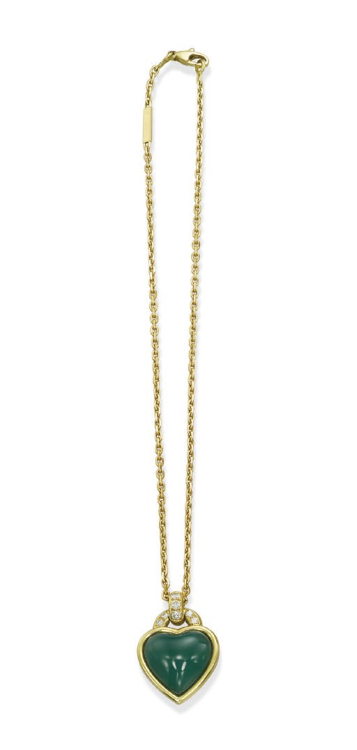 A CHRYSOPRASE AND GOLD PENDENT NECKLACE, BY VAN CLEEF & ARPELS